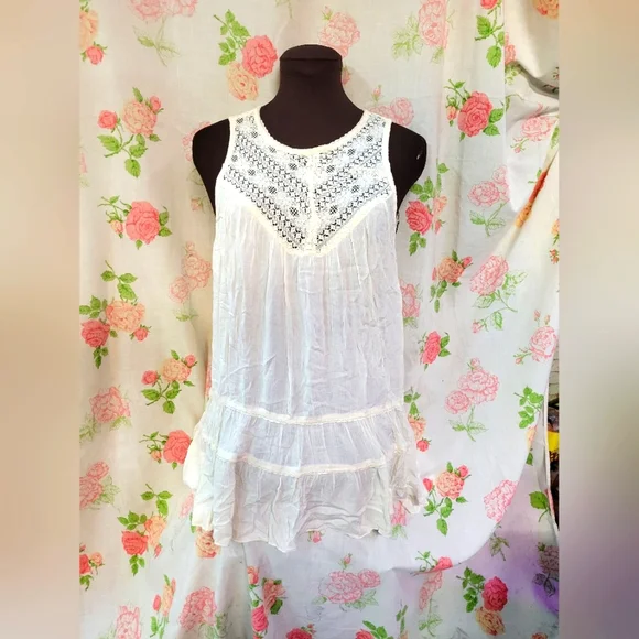 AEO Sheer Blouse - Picture 1 of 6